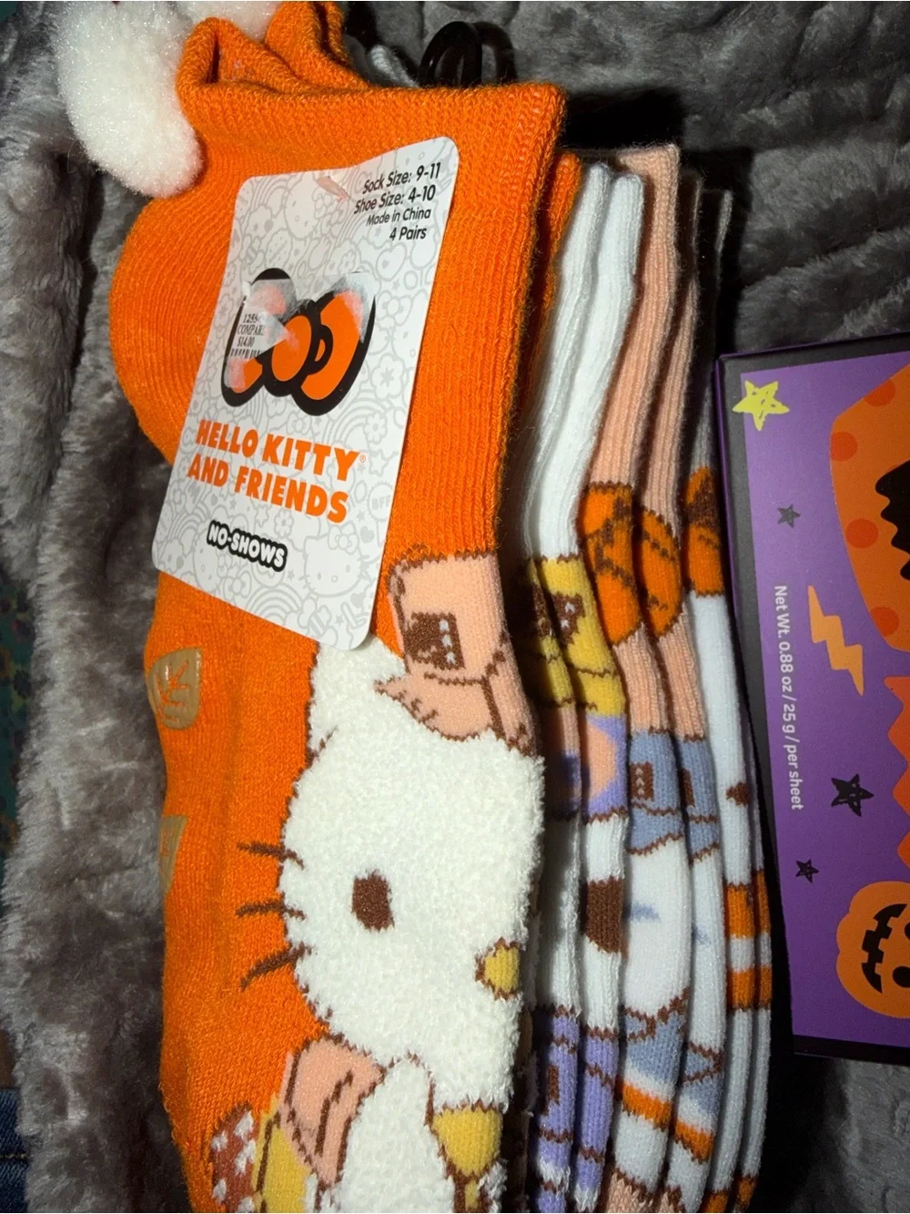 Hello Kitty Orange &White Low-Cut Socks &Crème shop x Hello Kitty sheet masks